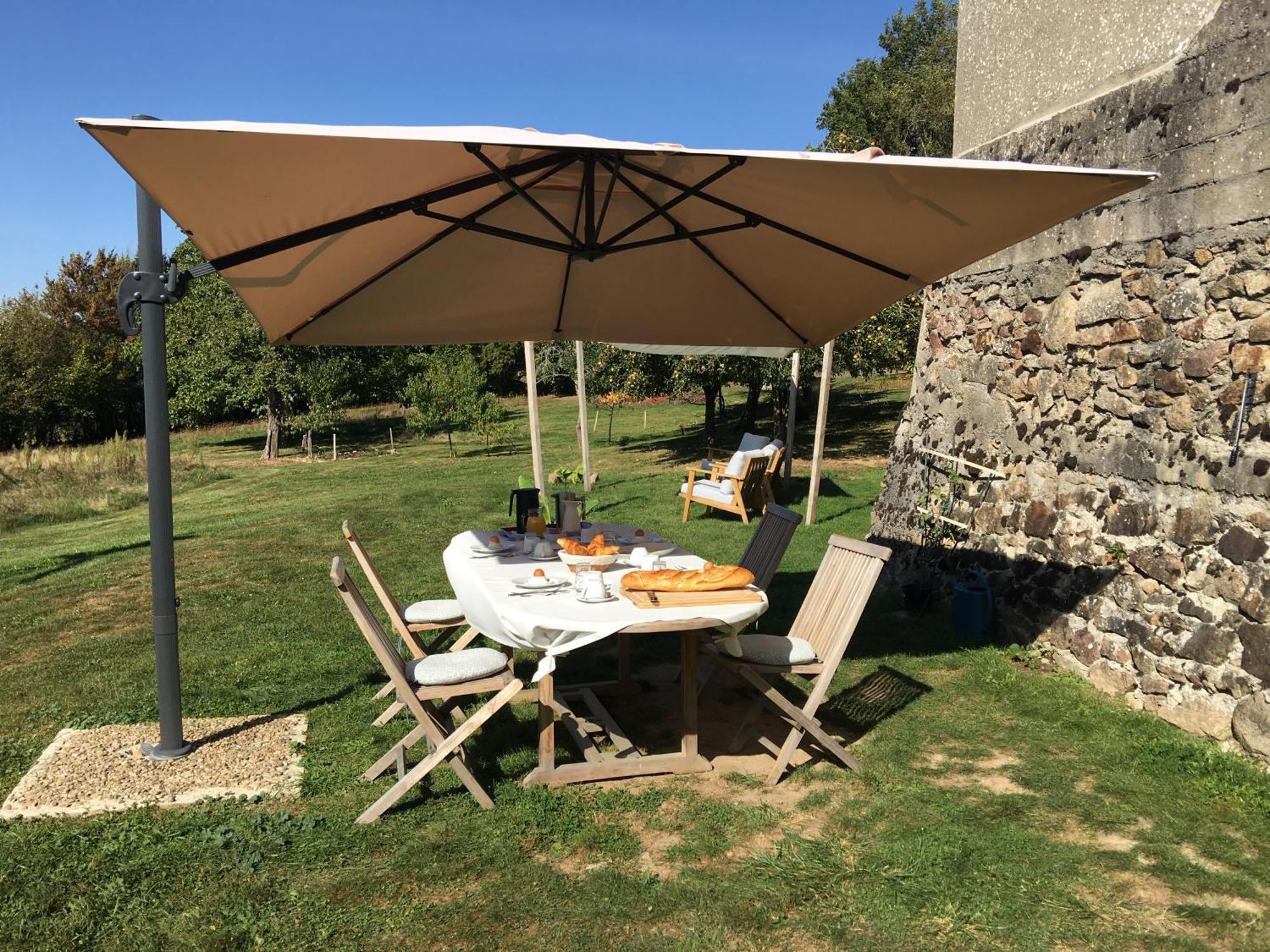 La Mirabelle Bed & Breakfast Saint-Pierre-de-Fursac ภายนอก รูปภาพ